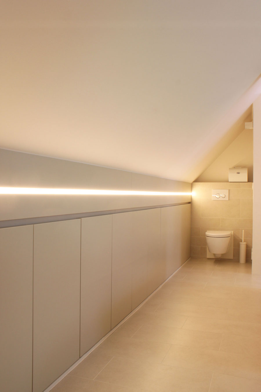 Ledstrips kamer met schuin dak